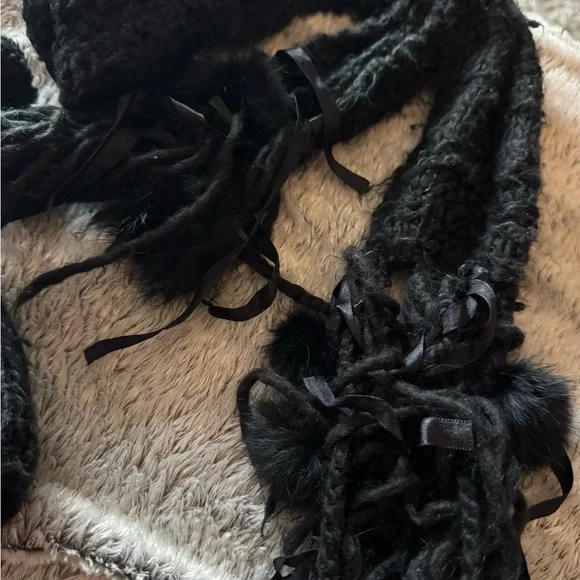 Chic Black Knit Hat and Scarf Set - Picture 3 of 3